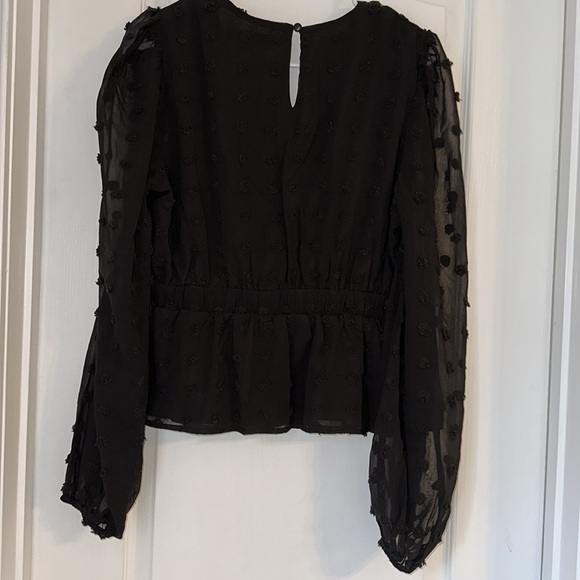 NWOT Lulu’s black Swiss dot blouse - Large - Picture 5 of 5